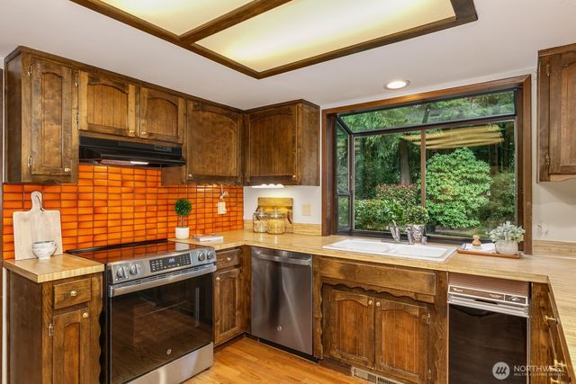 13715 51st Avenue W, Edmonds, WA 98026