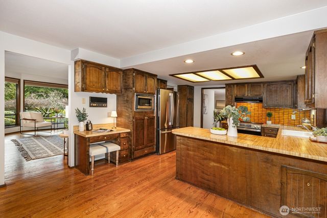 13715 51st Avenue W, Edmonds, WA 98026