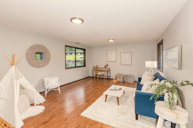 13715 51st Avenue W, Edmonds, WA 98026