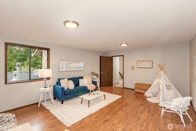 13715 51st Avenue W, Edmonds, WA 98026