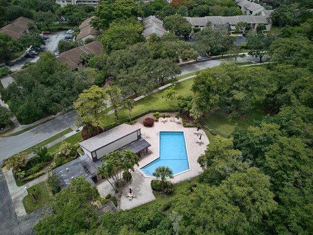 4413 NW 22nd Road 404, Coconut Creek, FL 33066