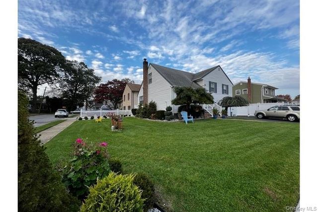 882 Roosevelt Street, West Hempstead, NY 11552