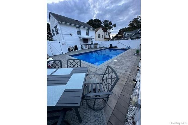 882 Roosevelt Street, West Hempstead, NY 11552