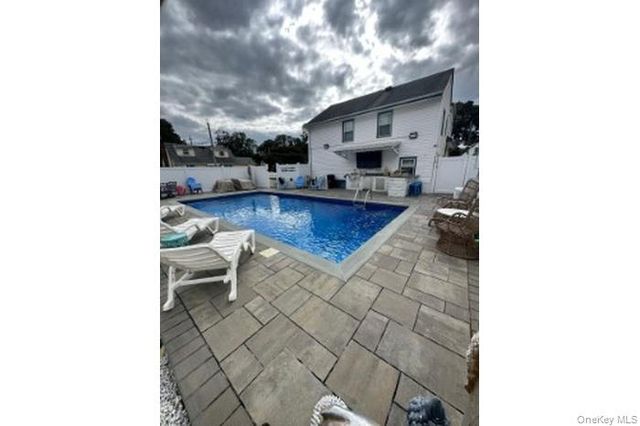 882 Roosevelt Street, West Hempstead, NY 11552