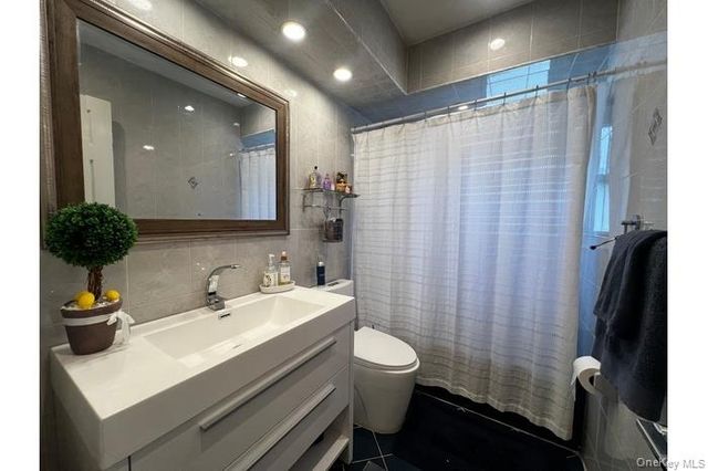 882 Roosevelt Street, West Hempstead, NY 11552