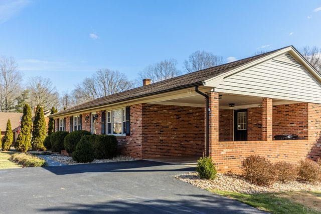 124 Walton Drive, Appomattox, VA 24522