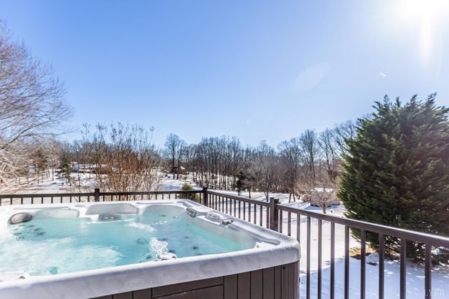 124 Walton Drive, Appomattox, VA 24522