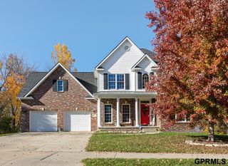 5010 Lake Forest Drive, Papillion, NE 68133