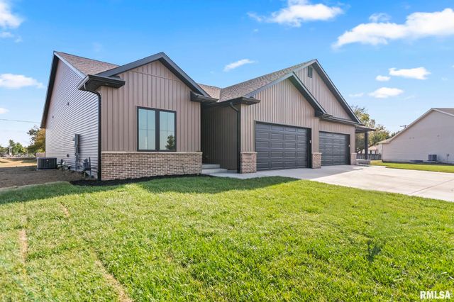 3200 GREENBRIAR Drive, Springfield, IL 62711