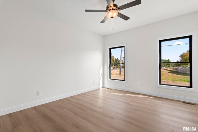 3200 GREENBRIAR Drive, Springfield, IL 62711