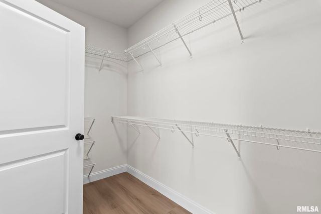 3200 GREENBRIAR Drive, Springfield, IL 62711