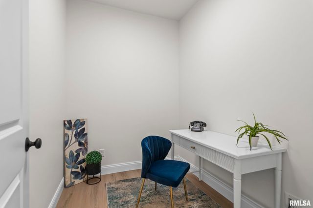 3200 GREENBRIAR Drive, Springfield, IL 62711