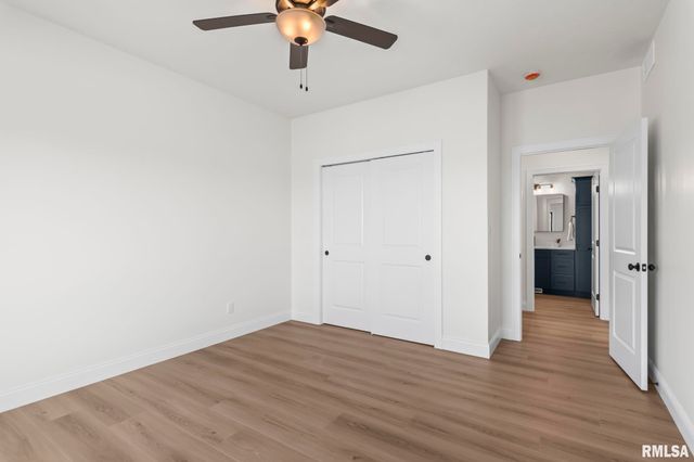 3200 GREENBRIAR Drive, Springfield, IL 62711