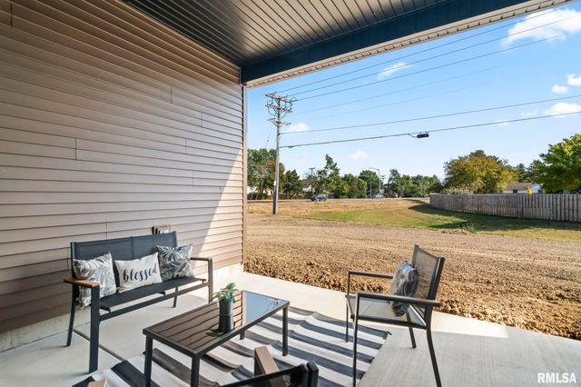 3200 GREENBRIAR Drive, Springfield, IL 62711