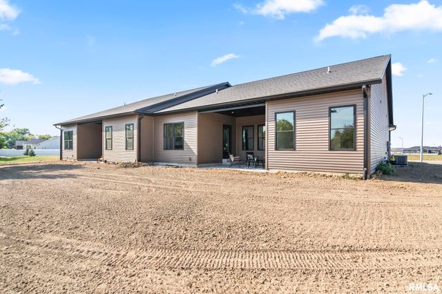 3200 GREENBRIAR Drive, Springfield, IL 62711