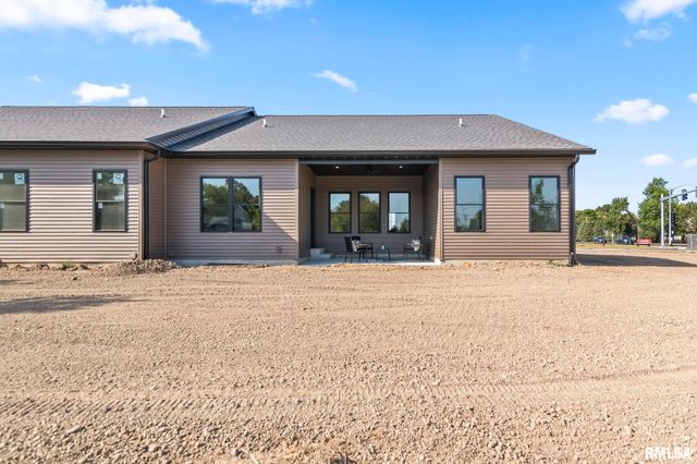 3200 GREENBRIAR Drive, Springfield, IL 62711