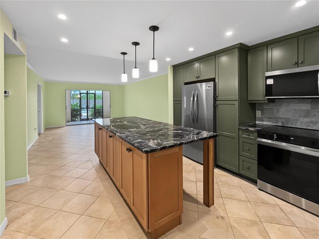 6470 HOLLYWOOD BOULEVARD 104, Sarasota, FL 34231