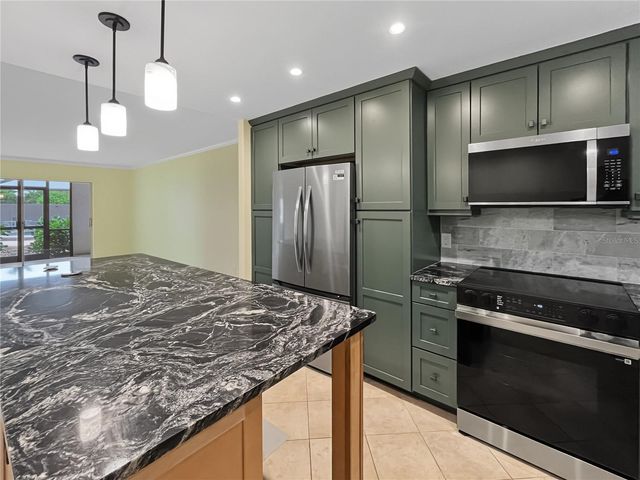 6470 HOLLYWOOD BOULEVARD 104, Sarasota, FL 34231