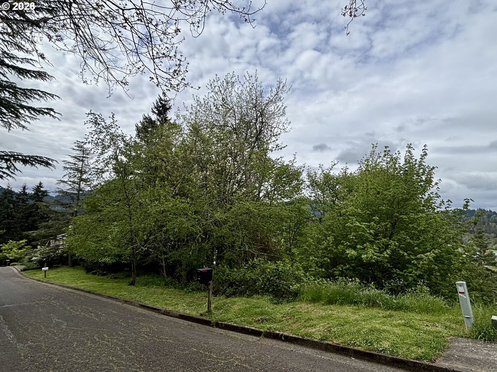 University St, Eugene, OR 97405