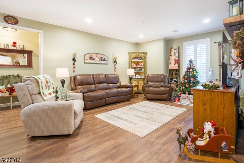 319 Regency Pl 319, Woodbridge Twp., NJ 07095 — photo 3