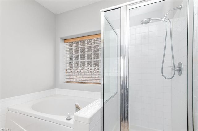 114 Lands End LN, Carrollton, VA 23314