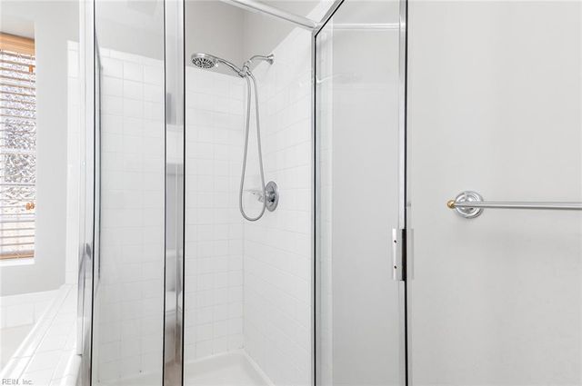 114 Lands End LN, Carrollton, VA 23314