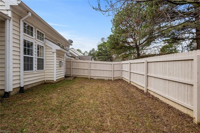 114 Lands End LN, Carrollton, VA 23314