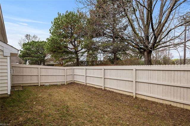 114 Lands End LN, Carrollton, VA 23314