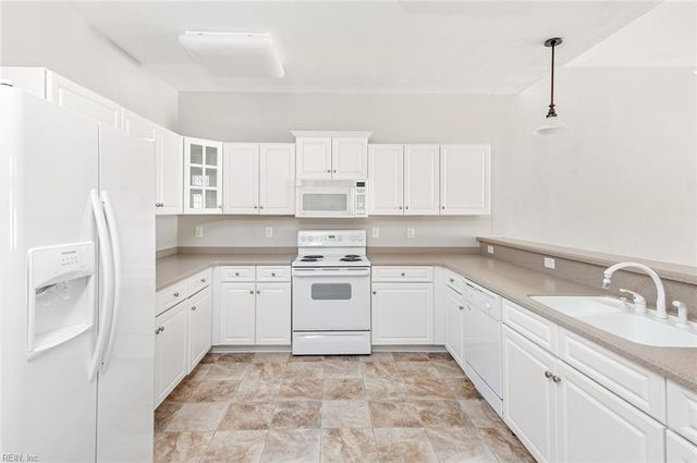 114 Lands End LN, Carrollton, VA 23314