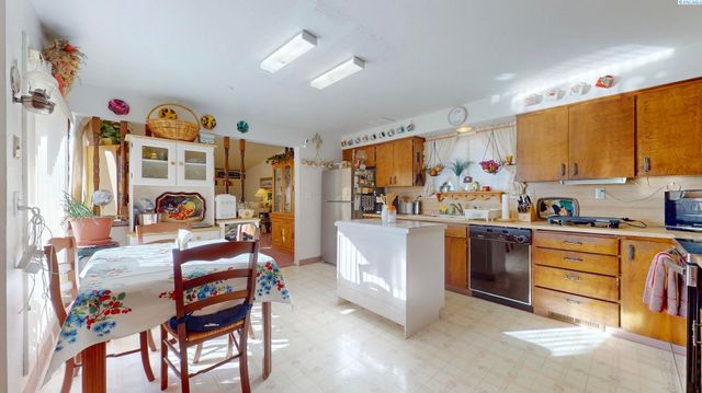 822 SE 12th Street, College Place, WA 99324