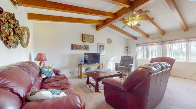 822 SE 12th Street, College Place, WA 99324