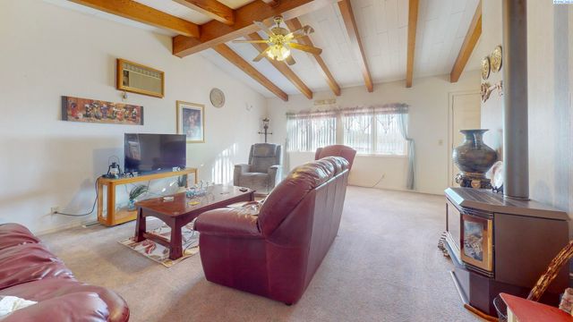 822 SE 12th Street, College Place, WA 99324