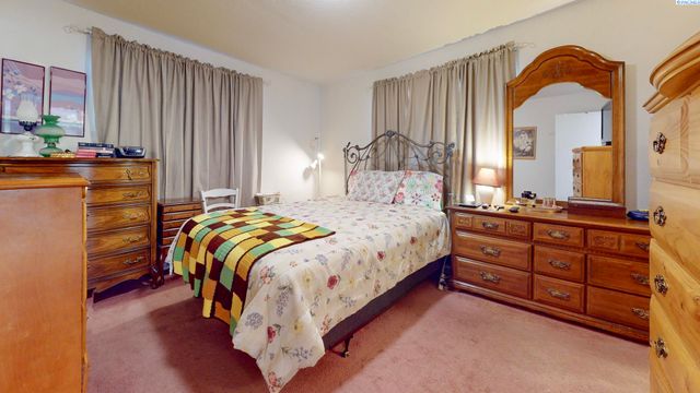 822 SE 12th Street, College Place, WA 99324