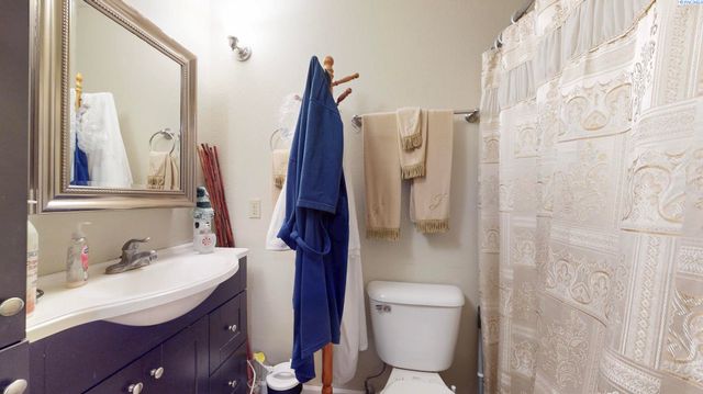 822 SE 12th Street, College Place, WA 99324