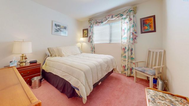 822 SE 12th Street, College Place, WA 99324