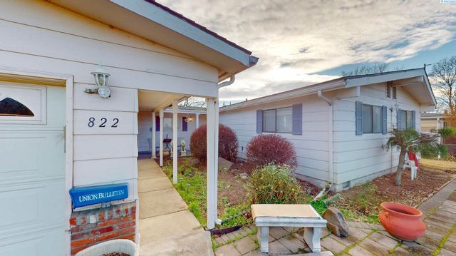 822 SE 12th Street, College Place, WA 99324