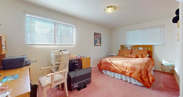 822 SE 12th Street, College Place, WA 99324