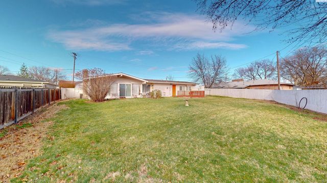 822 SE 12th Street, College Place, WA 99324