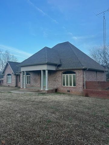 134 Coleman St, Big Sandy, TN 38221