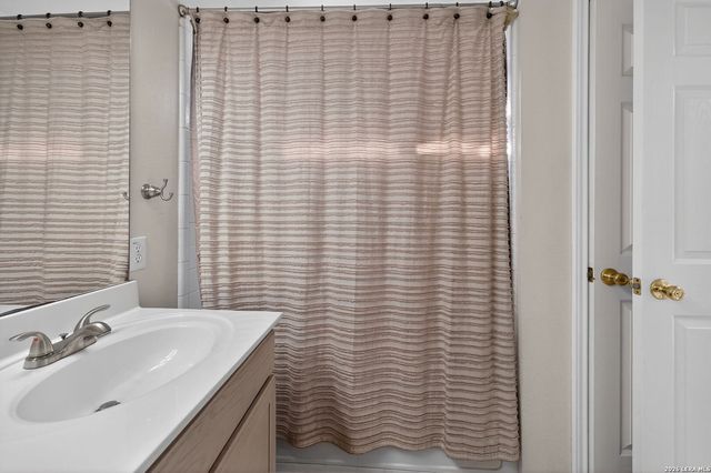 228 Spice Oak Ln, Cibolo, TX 78108