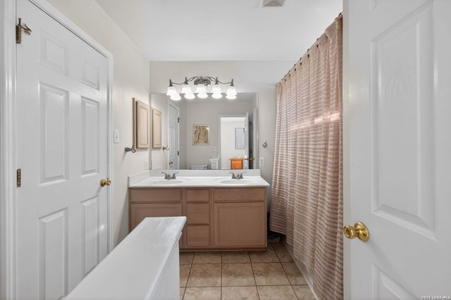 228 Spice Oak Ln, Cibolo, TX 78108