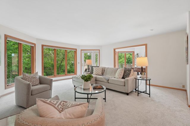 782 Evergreen Knolls, Mendota Heights, MN 55118