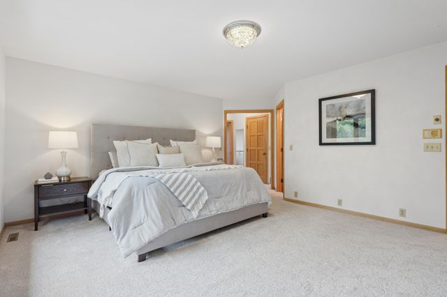 782 Evergreen Knolls, Mendota Heights, MN 55118