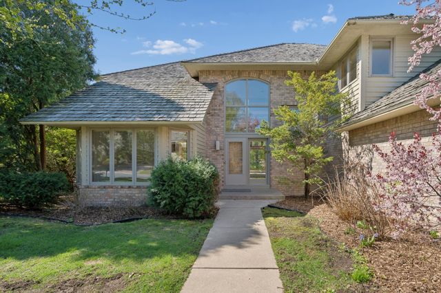 782 Evergreen Knolls, Mendota Heights, MN 55118