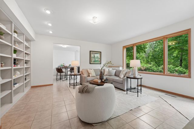 782 Evergreen Knolls, Mendota Heights, MN 55118