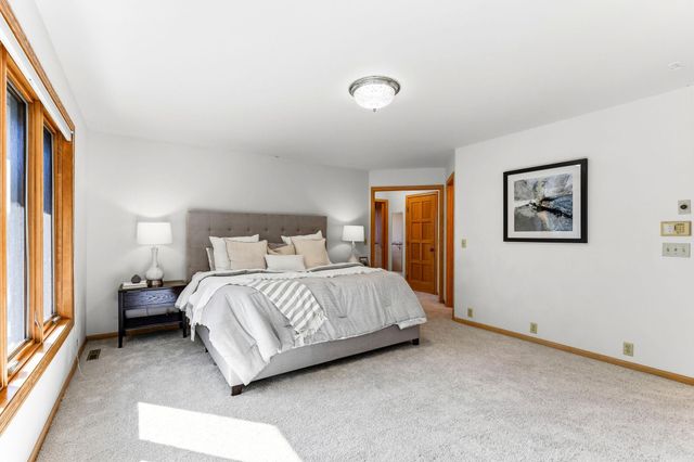 782 Evergreen Knolls, Mendota Heights, MN 55118