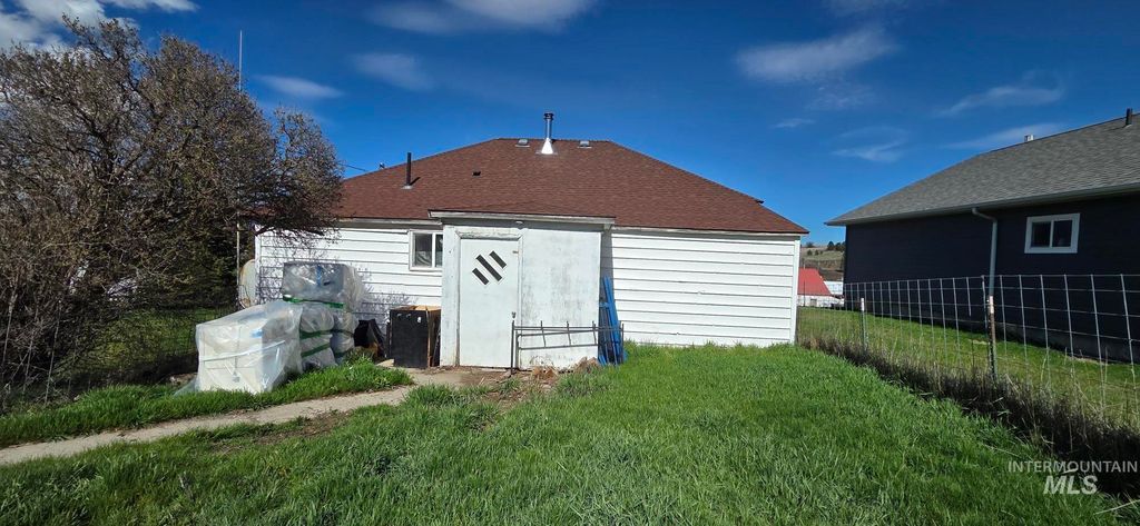 405 1st S Street, CottonWood, ID 83522 photo 2