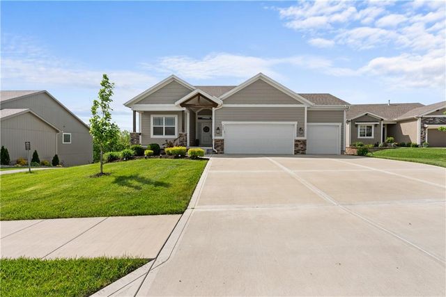 202 NW Joshua Drive, Lee's Summit, MO 64081