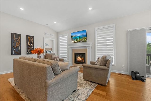 202 NW Joshua Drive, Lee's Summit, MO 64081