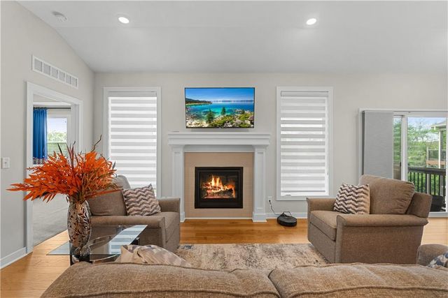 202 NW Joshua Drive, Lee's Summit, MO 64081
